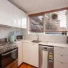 Отель Well-appointed Sunny 2 Bedroom Apartment in Northcote With Parking, фото 5