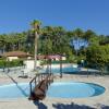 Отель CAPBRETON Résidence LE BOSQUET AUX ECUREUILS Villa avec piscine en copropriété, фото 1