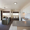 Отель Mollymook Cove Apartments, фото 6