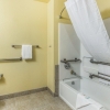 Отель Comfort Inn & Suites Northeast - Gateway, фото 8