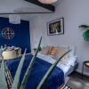 Отель Flat 5, super king bed, free parking, workspace, free wi-fi, фото 1