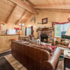Отель Knotty Pine Chalet - 2br/1ba/walk To Lake And Village/fireplace/wifi/smarttv/barbeque/fencedyard 2 B, фото 8