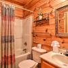 Отель Scenic Sevierville Cabin: Hot Tub, Panoramic Views, фото 6