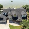 Отель Lavish Lake House, Near Vineyards + Marinas! в Грэнбери