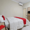 Отель RedDoorz near Cikampek Mall Karawang, фото 19