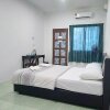 Отель OYO Home 90344 Dropby Cabin в Кампунг Китунтул