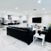 Отель Entire House - 5 Minutes to the Beach and FLL Airport, фото 3