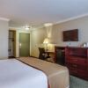 Отель Howard Johnson Inn & Suites Reseda в Лос-Анджелесе