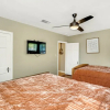 Отель Charming Bungalow W/hot tub 5min to Main St!, фото 5
