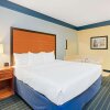 Отель La Quinta Inn & Suites Shawnee, фото 21