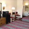 Отель Econo Lodge Inn & Suites Airport, фото 15