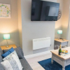 Отель Charming 6 Bedroom House ALL with en-suite - Large Garden, фото 5