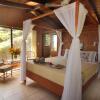 Отель Coconut Grove Beachfront Cottages, фото 7