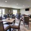 Отель Cobblestone Inn & Suites - Avoca, фото 19