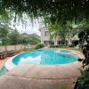 Отель Modern Deluxe With Kitchenette and Pool - 2148, фото 12