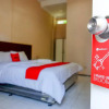 Отель RedDoorz Plus near Stadion Wijaya Kusuma, фото 28