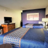 Отель Travel Inn Newport News, фото 9