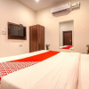 Отель OYO 42743 Hotel Midway, фото 15