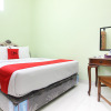 Отель RedDoorz Plus near Taman Sari, фото 23