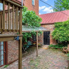 Отель Private Loft Carriage House Walk Score 95, фото 3