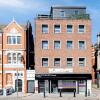 Отель Stunning 1 bed apartment in the heart of Stockport, фото 1
