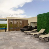 Отель New Chic Studio Space with Jungle Roof Pool & Lounge, фото 13