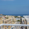 Отель Summer Breeze Penthouse with large Terrace and Hot Tub by Getaways Malta, фото 1