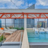 Отель 18th FL Stylish CozySuites w/ roof pool, gym #5, фото 18