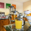 Отель Comfort Suites East, фото 12