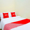 Отель Super OYO Flagship 90723 Berlima Guest House Syariah, фото 3
