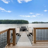 Отель Water Break at the Lake by Avantstay Lakefront + Private Dock, фото 21