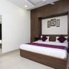 Отель OYO 10472 Hotel Queen, фото 22