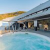 Отель Ski in Ski out - Steam Shower - Roof top Hot tub, фото 17