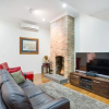Отель Renovated 3 Bedroom Home In Petrie Terrace, фото 6