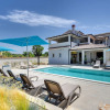 Отель Modern Villa With Pool in Premantura, фото 1