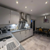 Отель Charming 4-bed House in Newport, фото 12