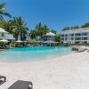 Отель Beach Club Palm Cove 2 Bedroom Luxury Penthouse, фото 25