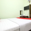 Отель RedDoorz Plus near Taman Sari, фото 20