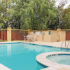 Отель La Quinta Inn & Suites Cleburne, фото 13