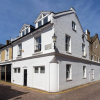 Отель Fantastic 5 Bed House in Kensington Near Museums, фото 1