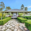 Отель Brokenback Vineyard Cottage, фото 20