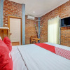 Отель OYO 92606 Djoglo Boto Homestay Syariah, фото 11