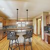 Отель New Listing! Modern Mountain W/ Hot Tub 4 Bedroom Cottage, фото 14