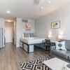 Отель East DT Houston Getaway Near Parks and Restaurants, фото 10