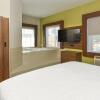 Отель Holiday Inn Express & Suites Corona, фото 3