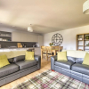 Отель Charming 2BR Flat Fits 5 Near Vibrant Leith, фото 2