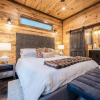 Отель Vacana Offline Cabin, Covered Back Deck, HotTub, FirePit, Pet Friendly, фото 3