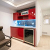 Отель Brand New Modern Unit With Easy Access to the City, фото 5