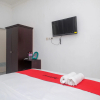 Отель RedDoorz near De La Salle Manado, фото 4