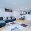 Отель Immaculate 3-bed House in Salford, фото 7